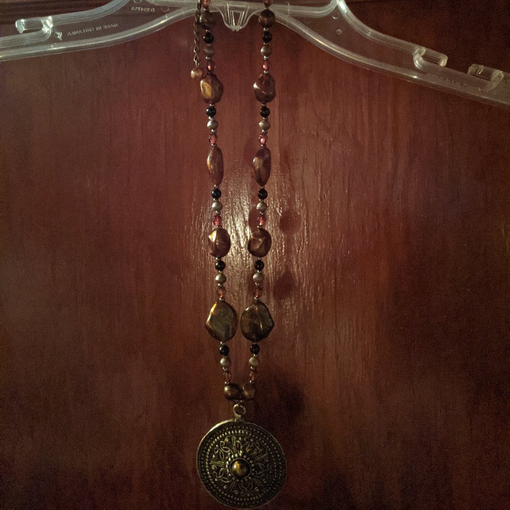 Avenue Necklace NWT Gold/Brown